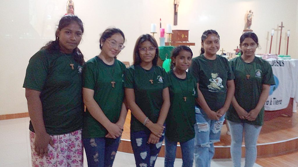 Groupe de jeunes à San José, La Liberta, Pérou.